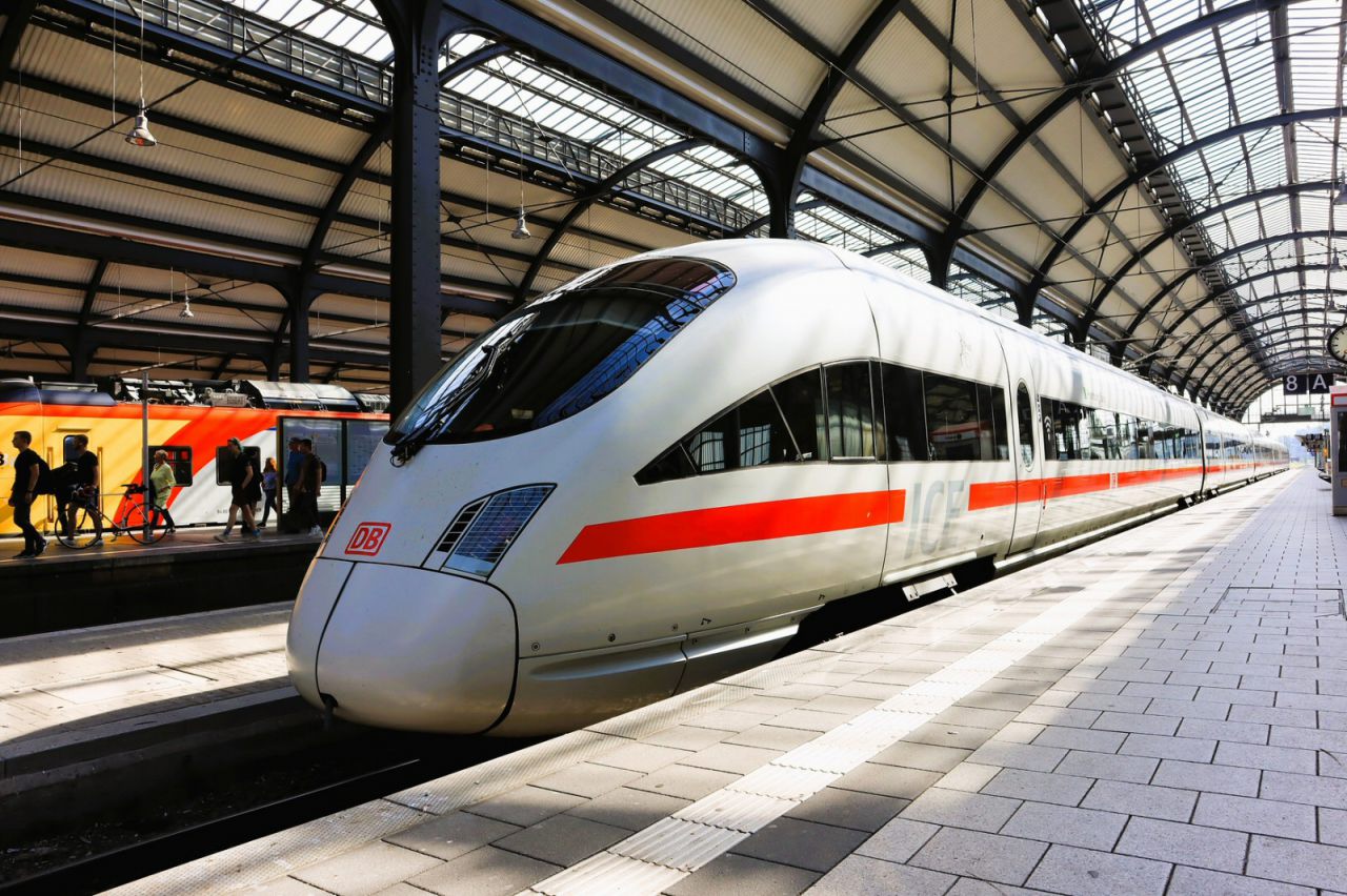 Wiesbaden Hbf mit ICE T