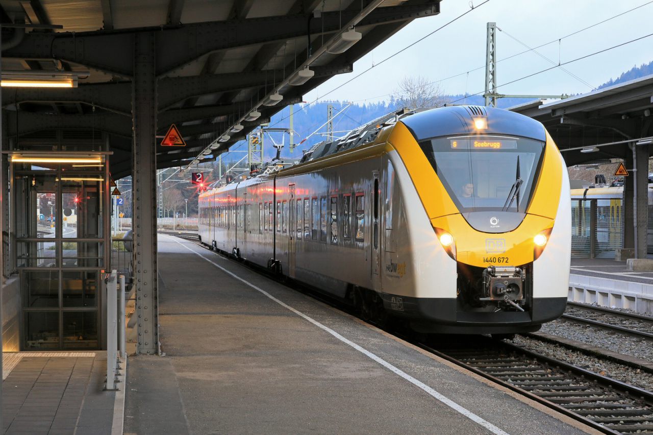DB Regio im Design der Nahverkehrsgesellschaft Baden-Württemberg