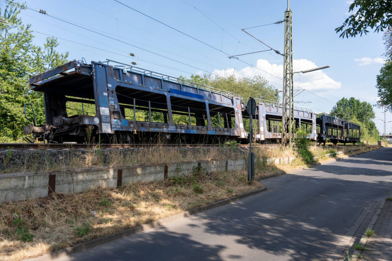 Entgleiste Güterwaggons am Bahnhof Nidderau