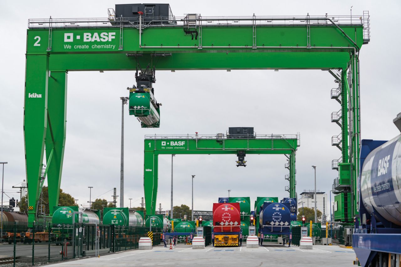 Vollautomatisches Tankcontainerlager am Standort Ludwigshafen