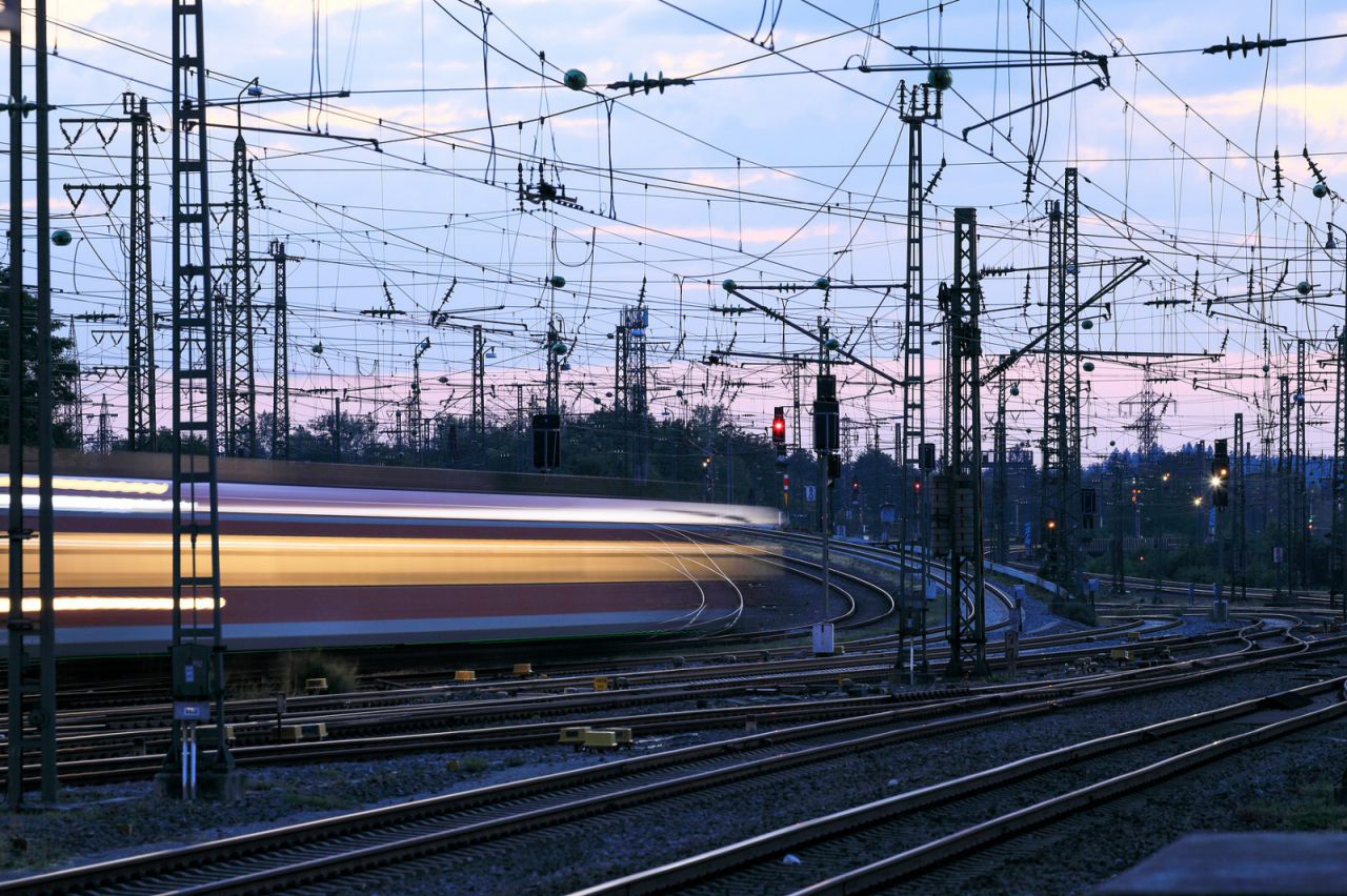 Blaue Stunde im Bahnhof München-Pasing