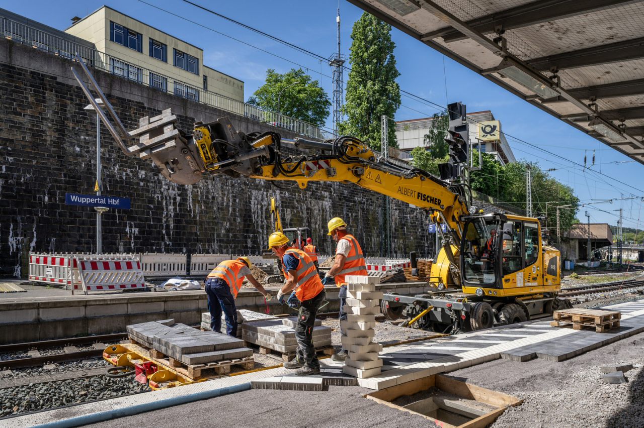 Erneuerung der Bahnsteige im Hauptbahnhof Wuppertal