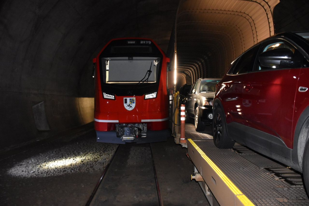 Bahnunfall im Schweizer Vereinatunnel