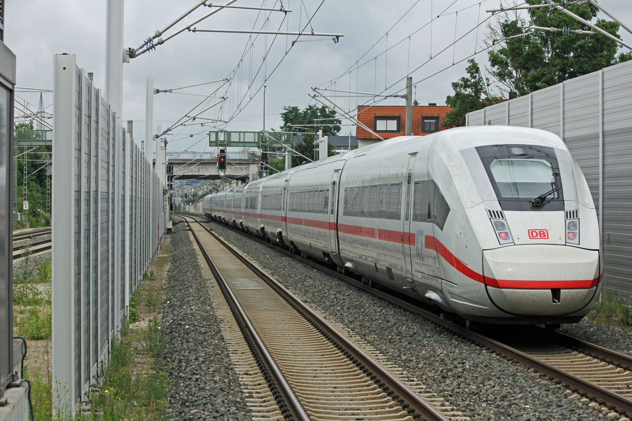 ICE 4 Baureihe 412 bei der Durchfahrt durch Erlangen-Bruck