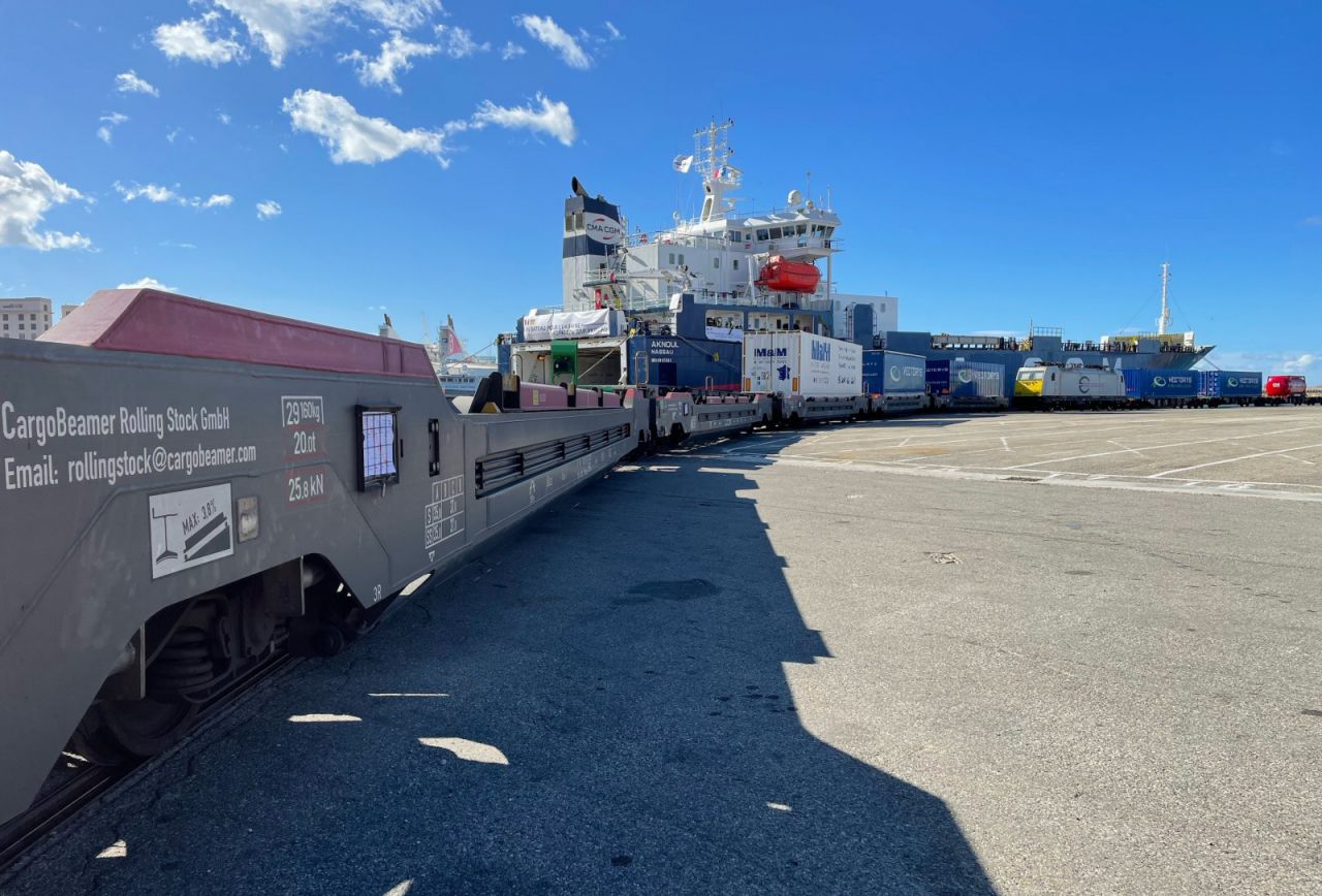 CargoBeamer-Testzug zwischen Marseille und Calais