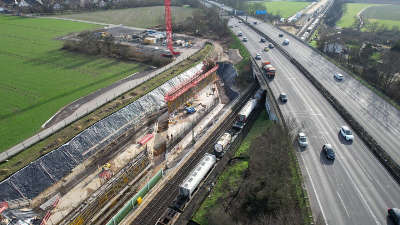 Luftansicht der S13 Baustelle an der A 59 im Februar 2023