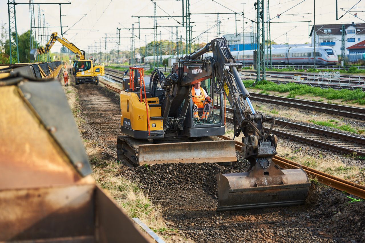 Gleisbauarbeiten auf der Riedbahn