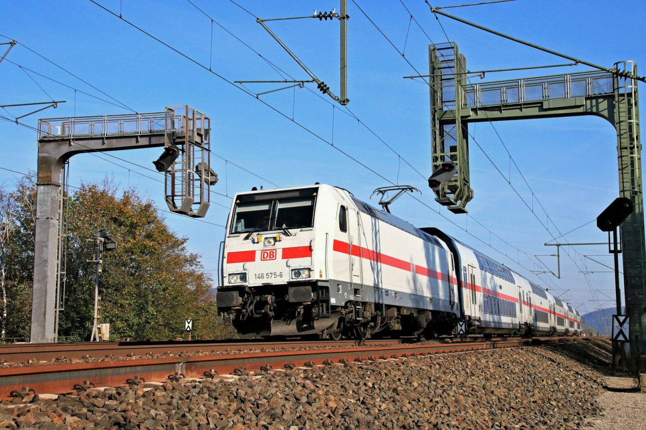 IC 2 mit Ellok Baureihe 146