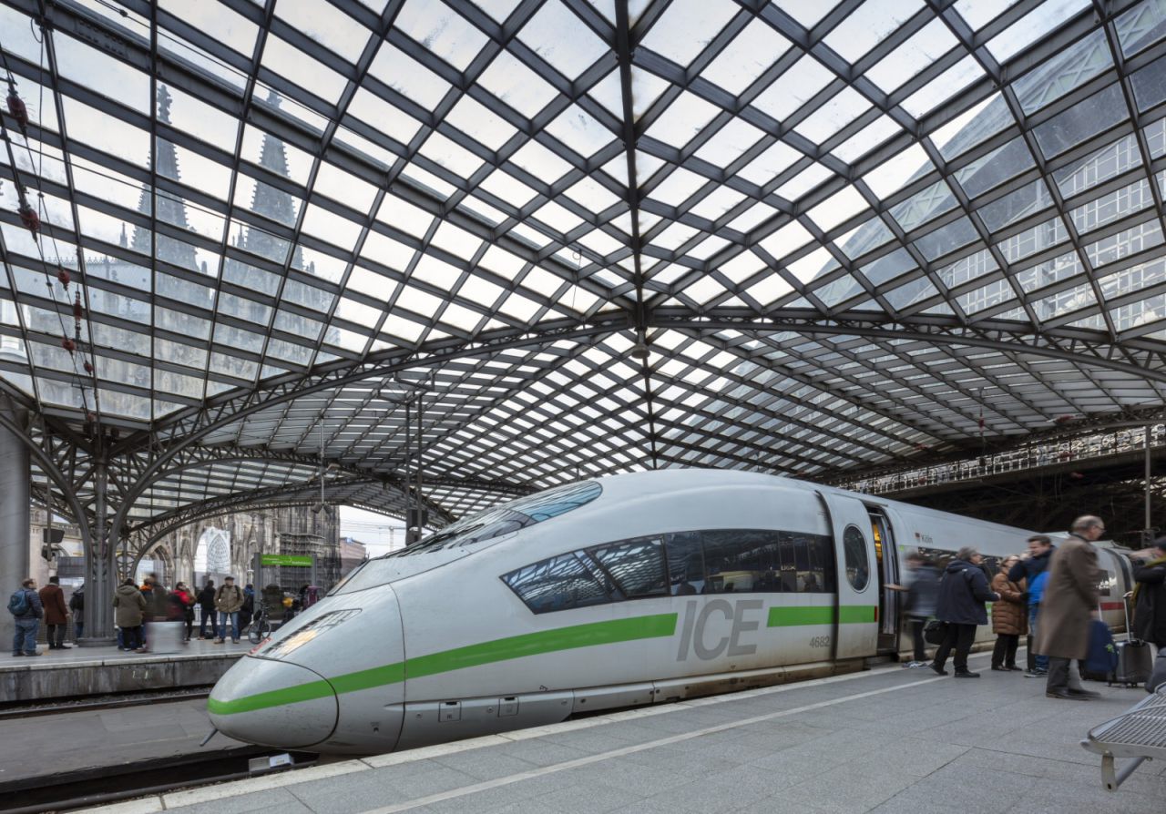ICE 3 im Hauptbahnhof Köln