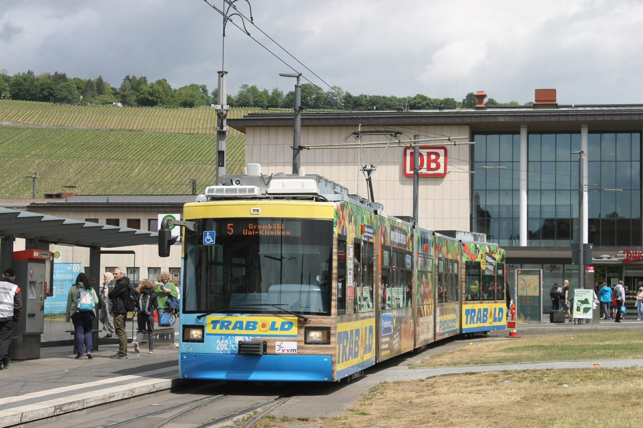 GT-N 262 am Hauptbahnhof/West in Würzburg