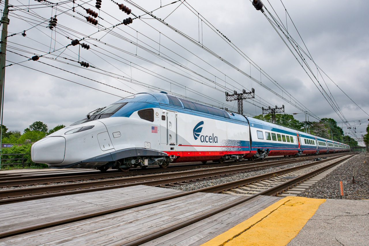 Hochgeschwindigkeitszug Acela II bei einer Probefahrt