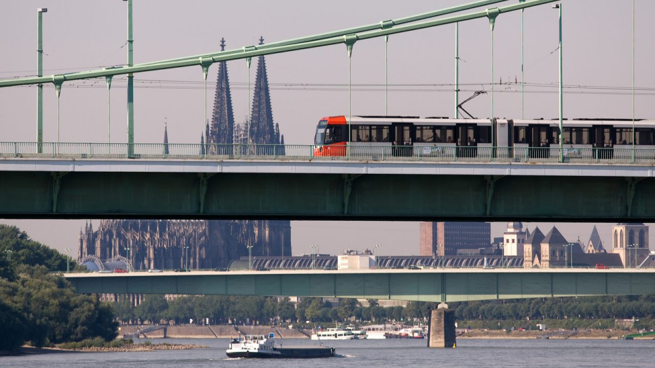 Hochflur-Stadtbahn in Köln