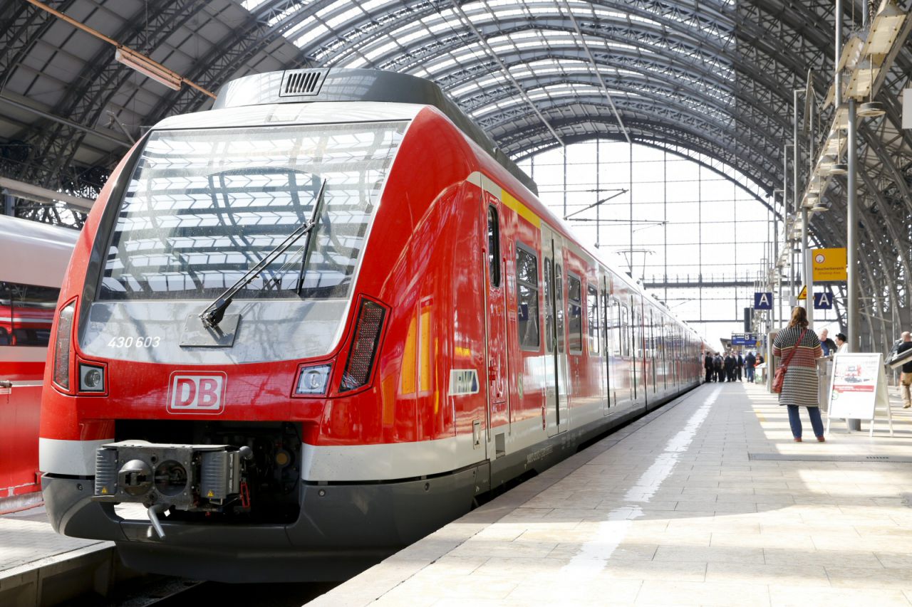 S-Bahn im Frankfurter Hauptbahnhof