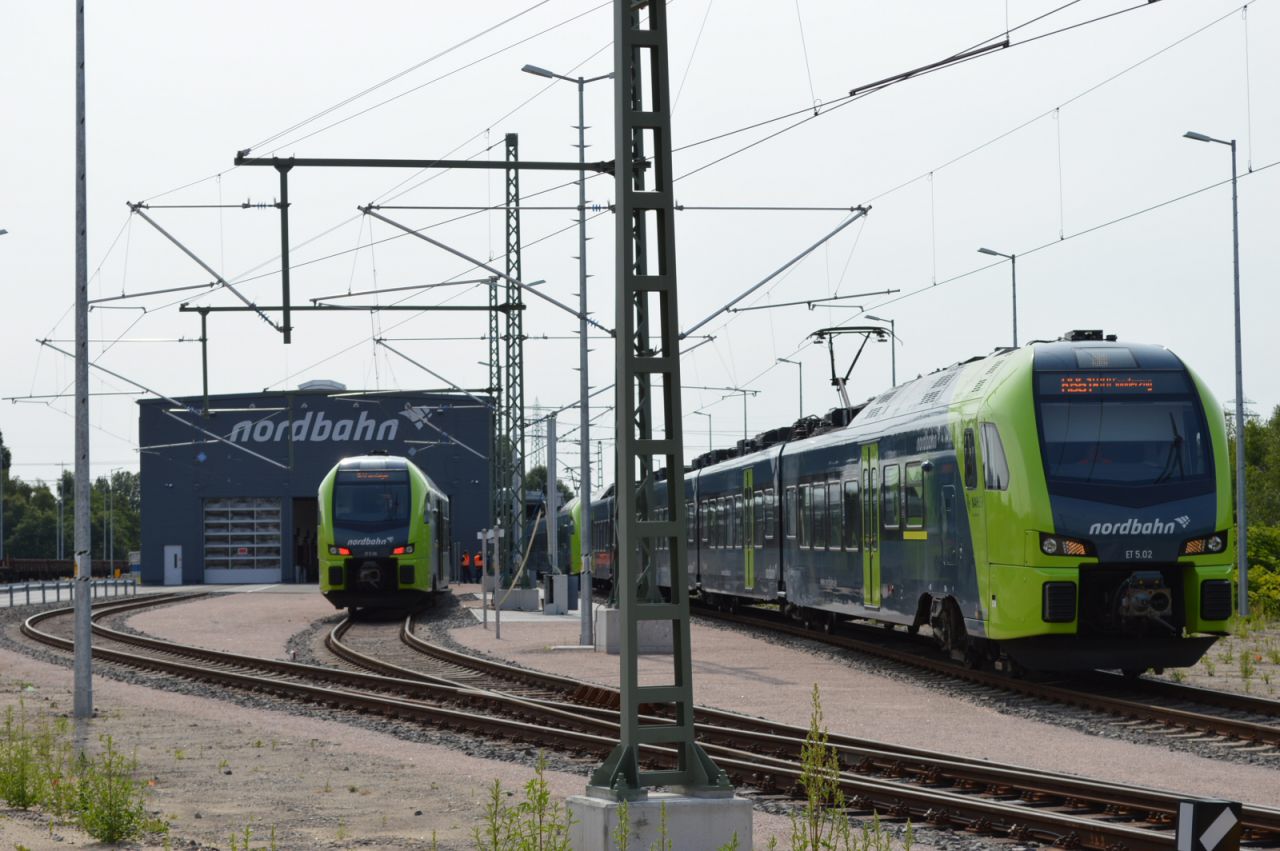 Nordbahn-Flirt vor der Nordbahn-eigenen Werkstatt in Hamburg-Tiefstack