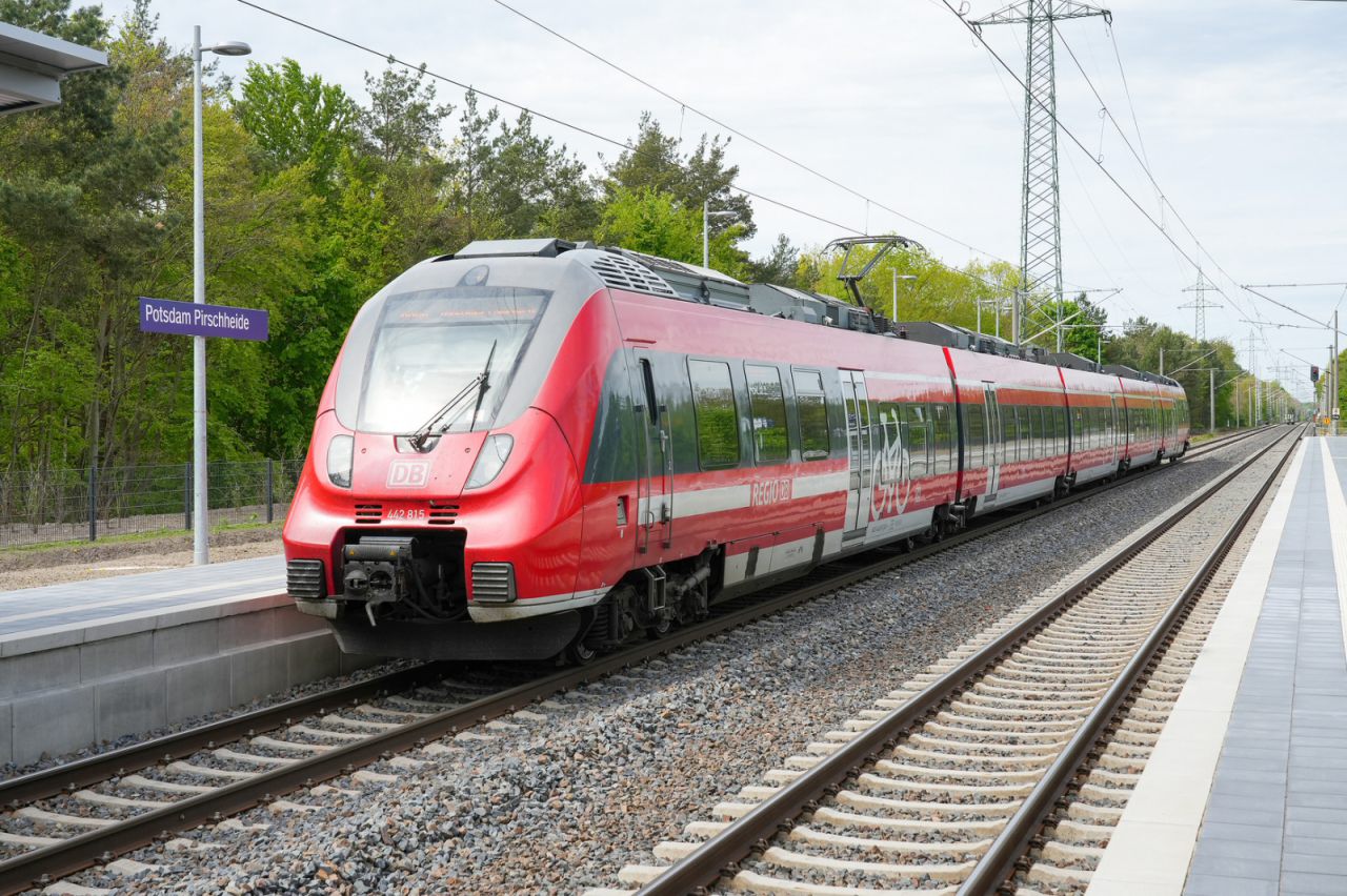 Bahnhof Potsdam Pirschheide - neuer, rumdum modernisierter Umsteigeknoten mit BER-Anschluss