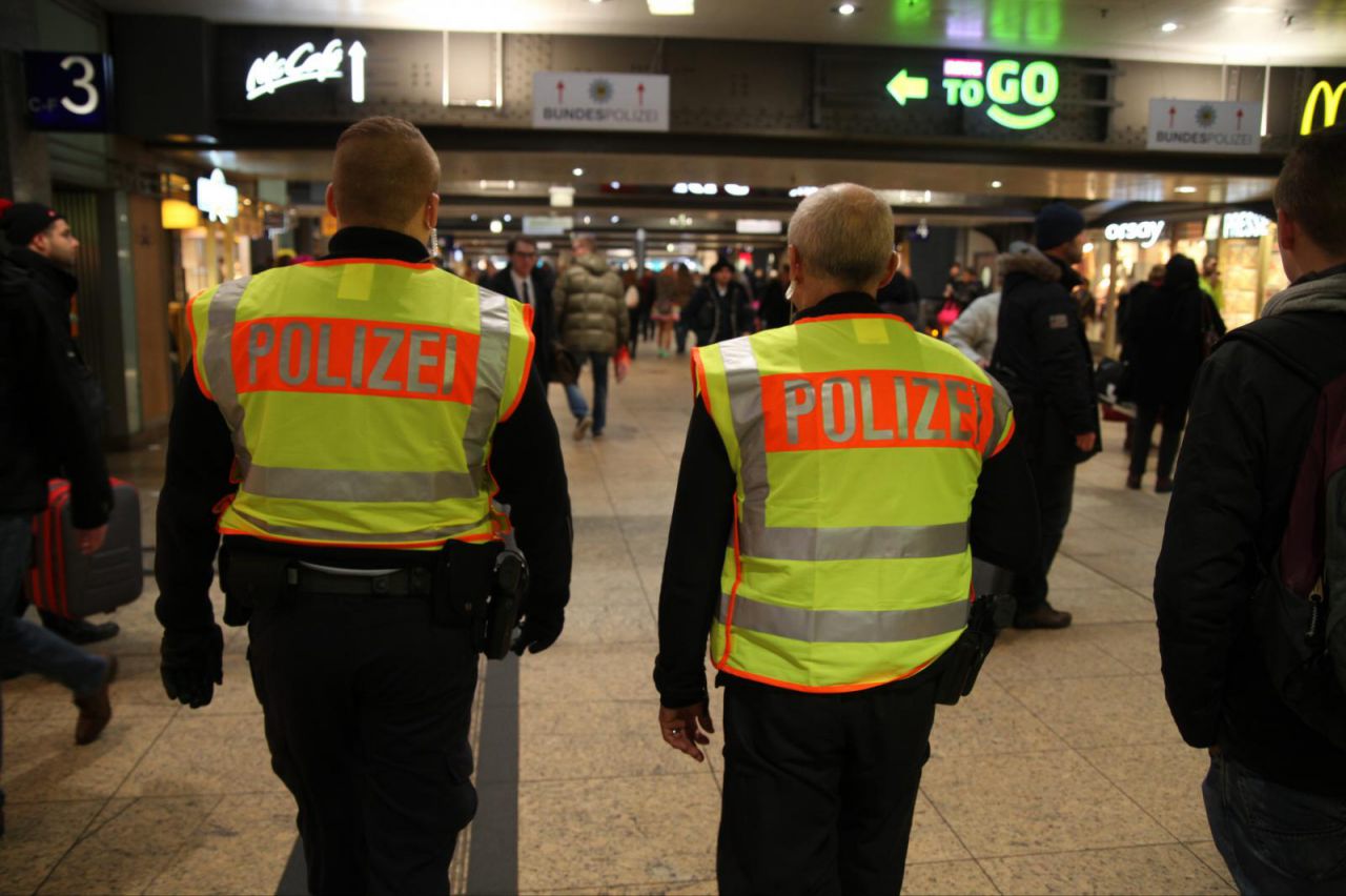 Bundespolizei im Bahnhof