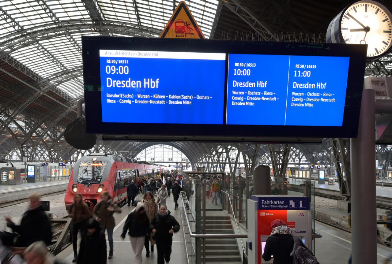 Neue ZIM (ZugInfoMonitor) am Leipzig Hauptbahnhof
