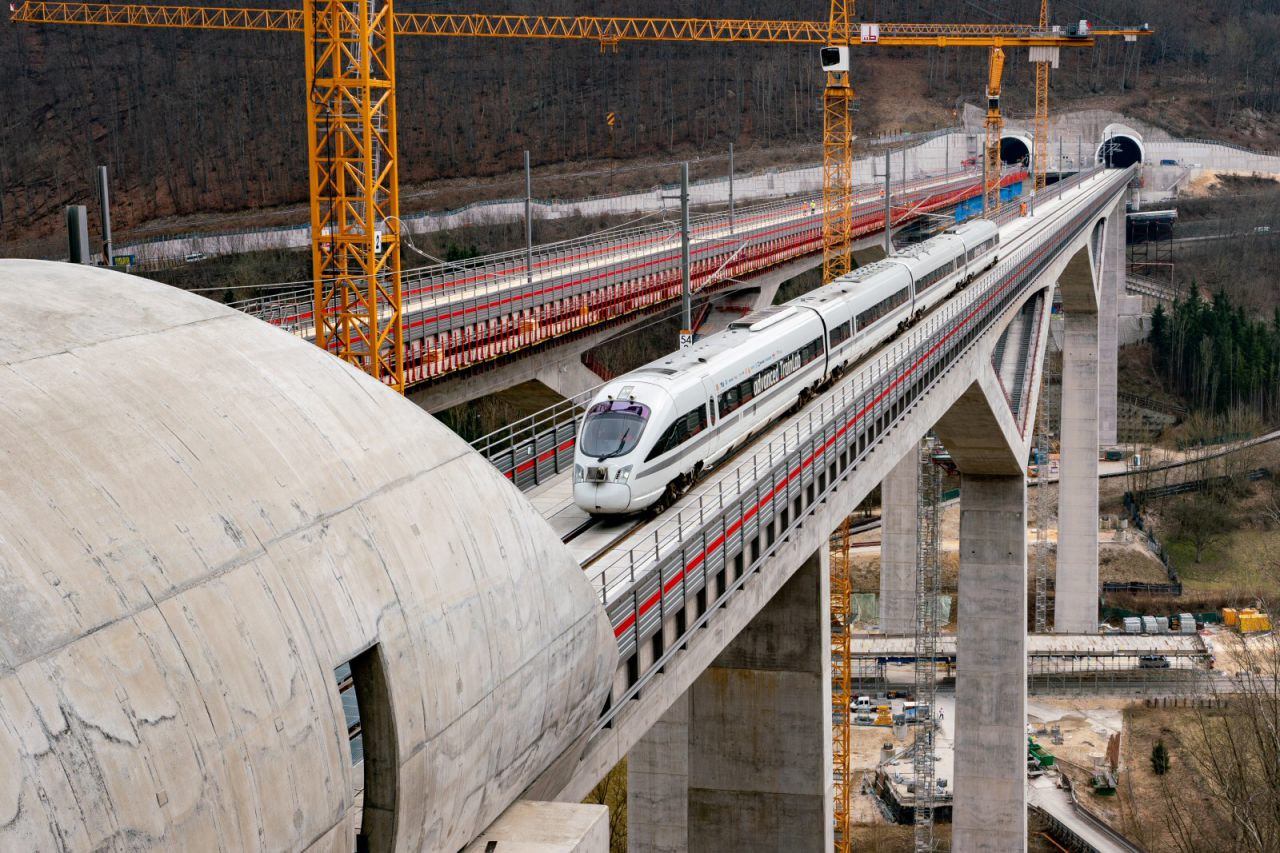 Testzug auf der Strecke Wendlingen-Ulm