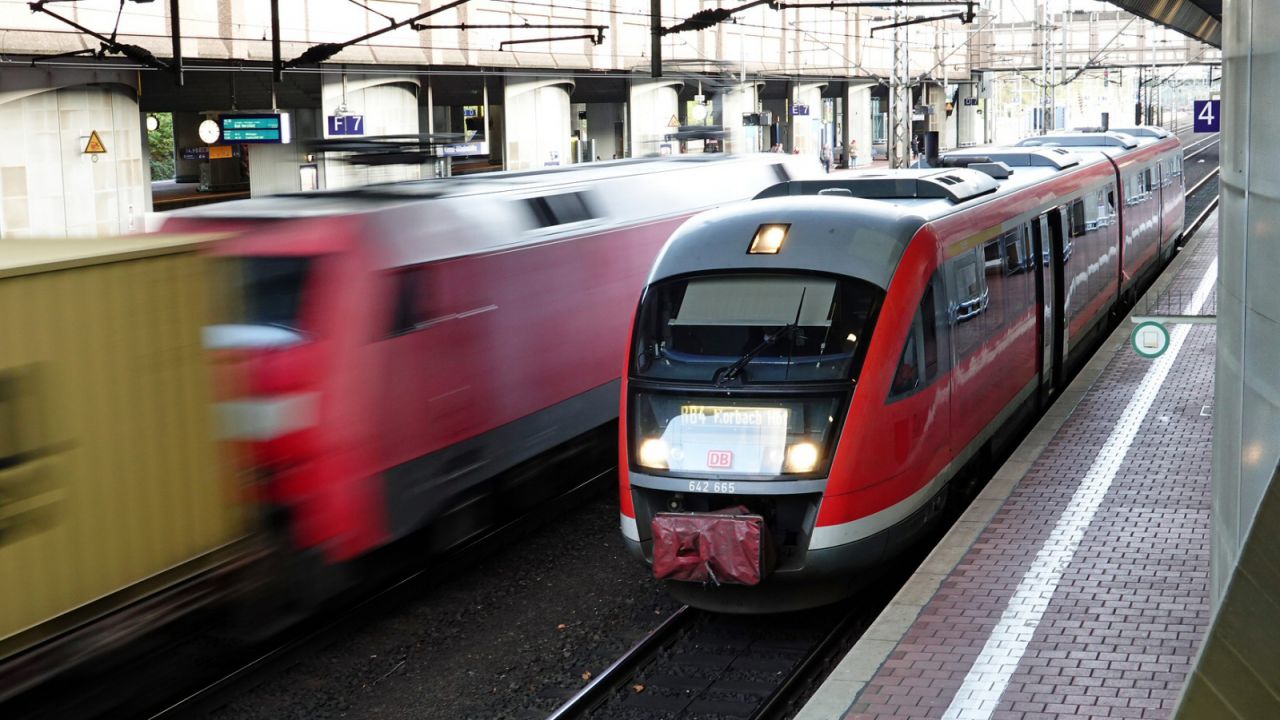 Kurhessenbahn - VT 642 als RB nach Korbach in Kassel-Wilhelmshöhe