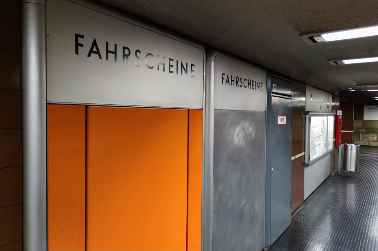 Entfernter Fahrscheinautomat