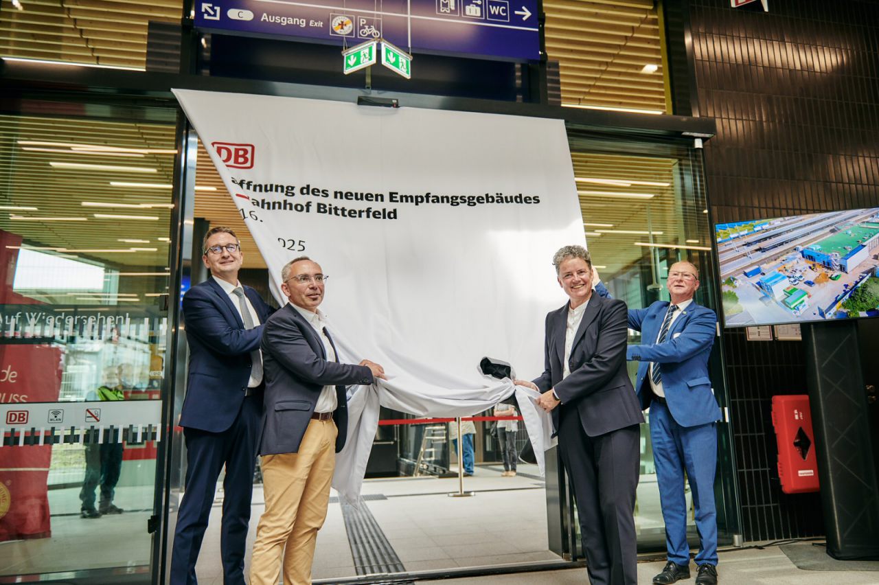 Eröffnung Empfangsgebäude Bahnhof Bitterfeld