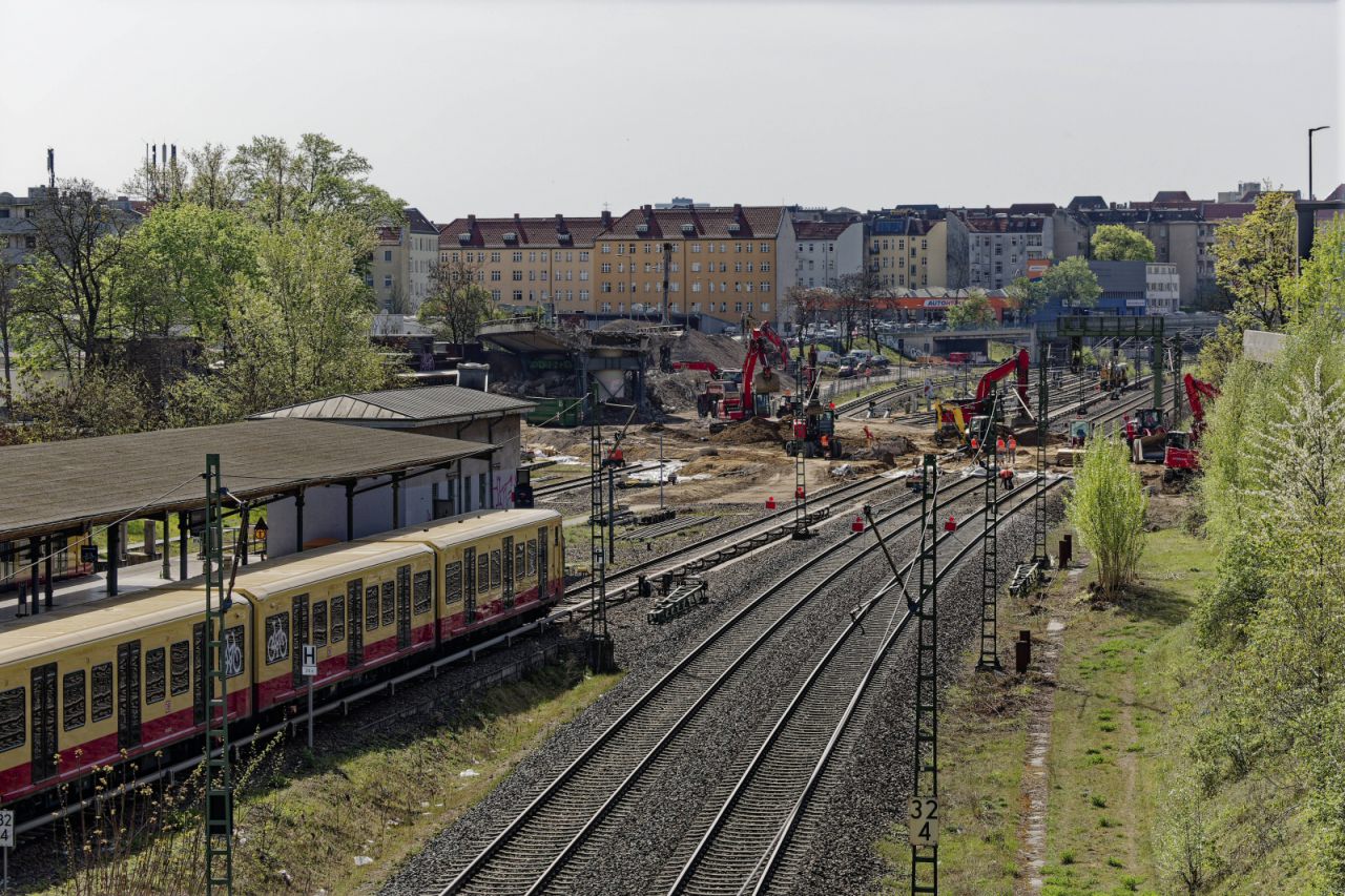 Abbruch der Westendbrücke über die Berliner Ringbahn am 17.04.2025