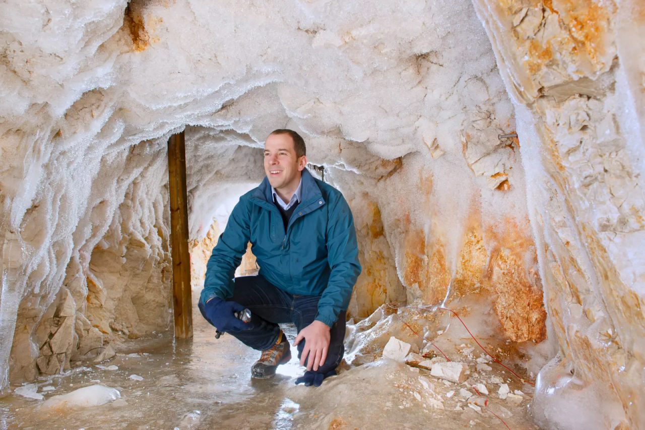 Prof. Michael Krautblatter, hier im Permafroststollen auf der Zugspitze (2019)