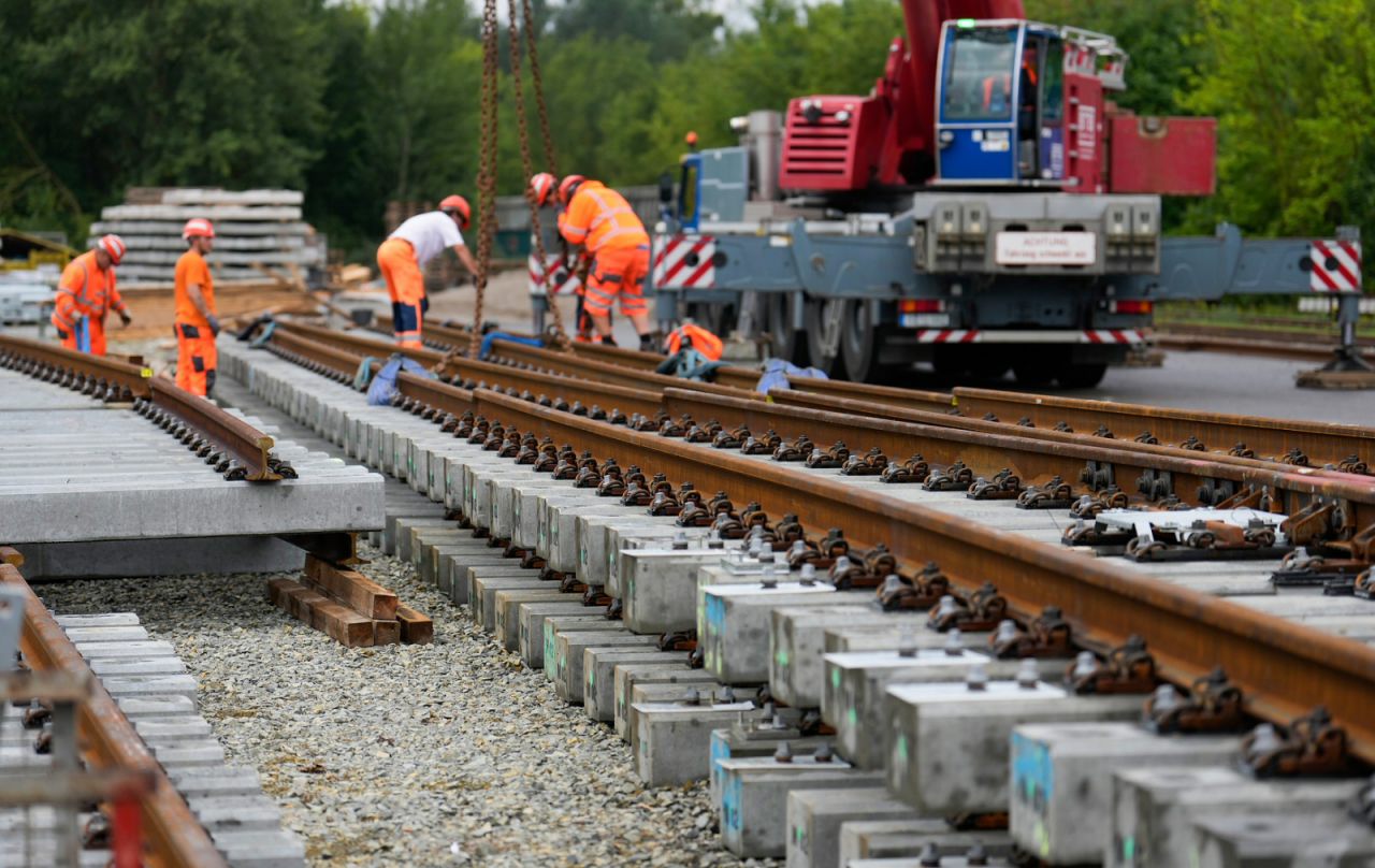 Vormontage von Weichen für die Generalsanierung Hamburg - Berlin am 28.07.2025 in Brieselang