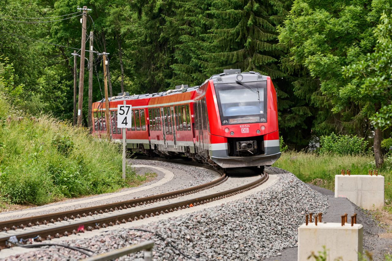 Regionalbahn (BR 620) in Urft
