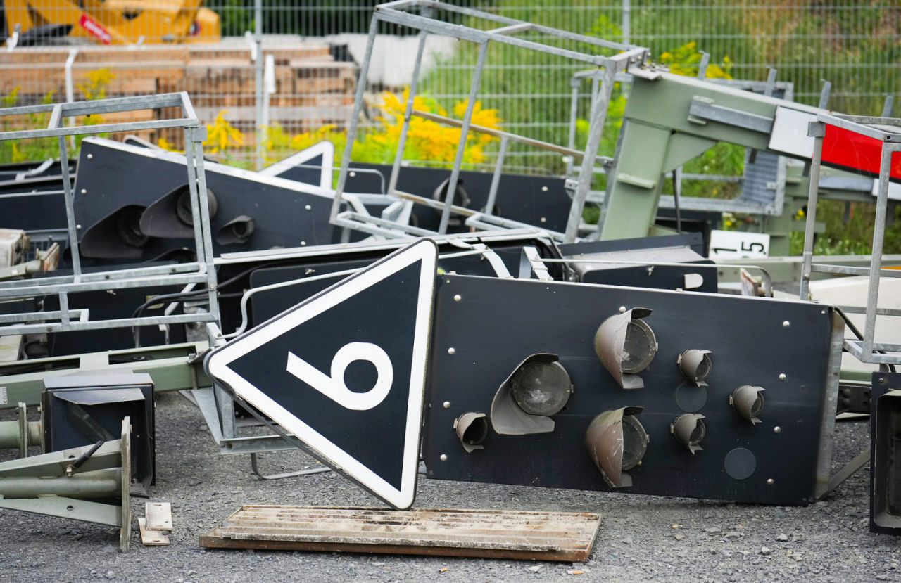 Alte Sicherungstechnik im Bereich Falkensee, die im Zuge der Generalsanierung Hamburg-Berlin abgebaut wird