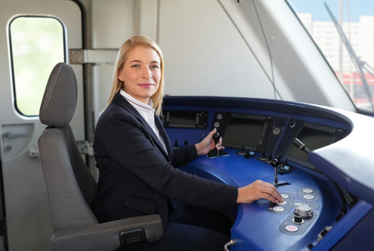 DB Regio Vorstandsvorsitzende Evelyn Palla hat 2024 den Tf-Führerschein erlangt